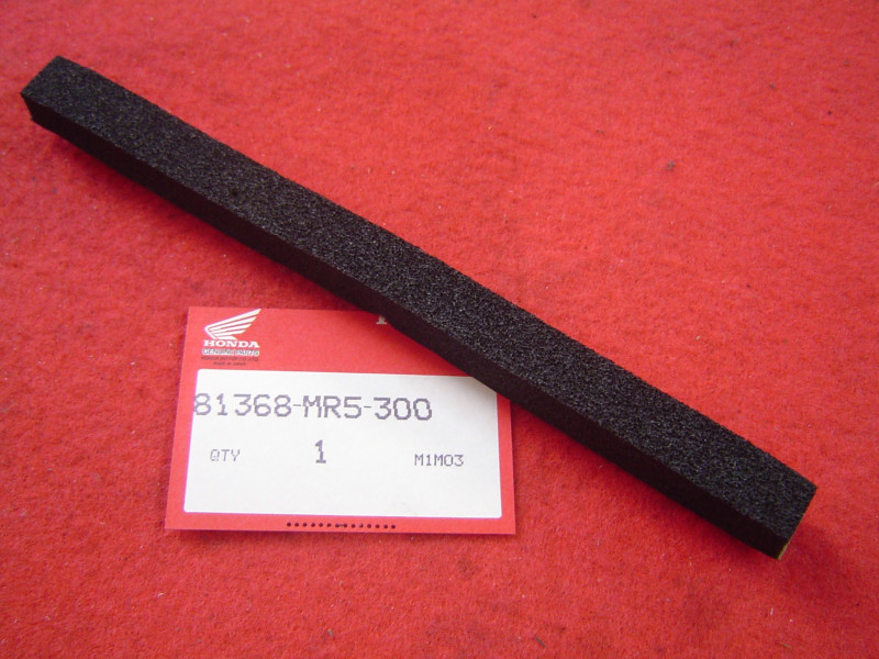 Joint Mousse Coffre Honda PC800 89-90 – Réf. 81368MR5300