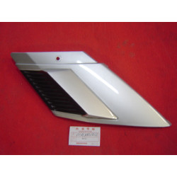 Grille latérale droite Honda CH125 Spacy NH132M occasion