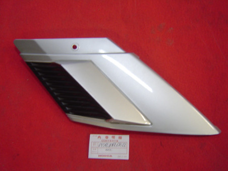 Grille latérale droite Honda CH125 Spacy NH132M occasion