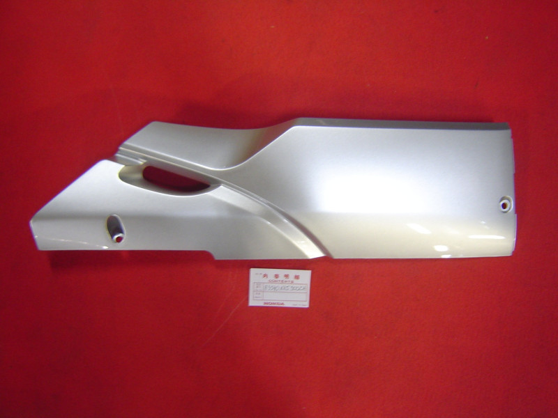Cache latéral inférieur droit Honda FES125 NH411M | 83540KRJ900ZH