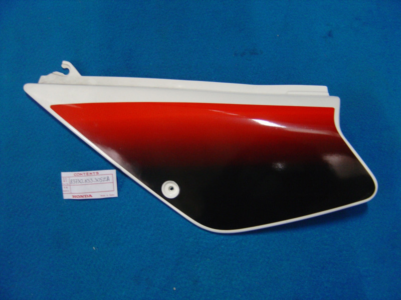 Cache latéral gauche Honda MTX125 RG - Réf. 83730KS3305ZA