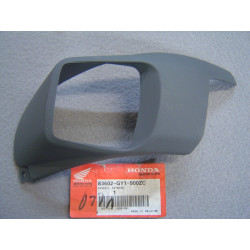 Couvercle feu arrière gauche Honda SA50 Vision 99 NH26