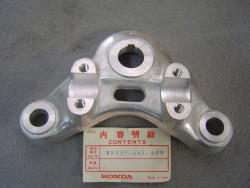 Té supérieur de fourche pour modèles CD125A idem référence 53230246010