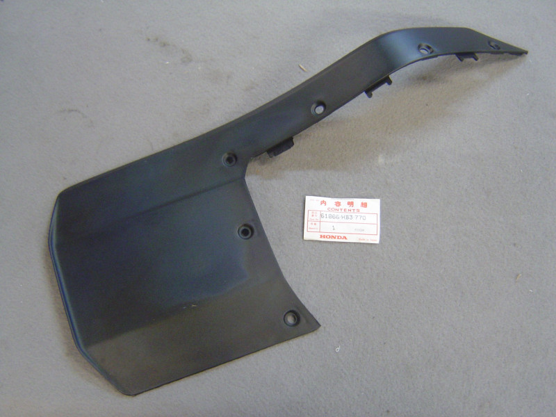 Bavette avant gauche Honda TRX200 87 – Réf. 61866HB3770