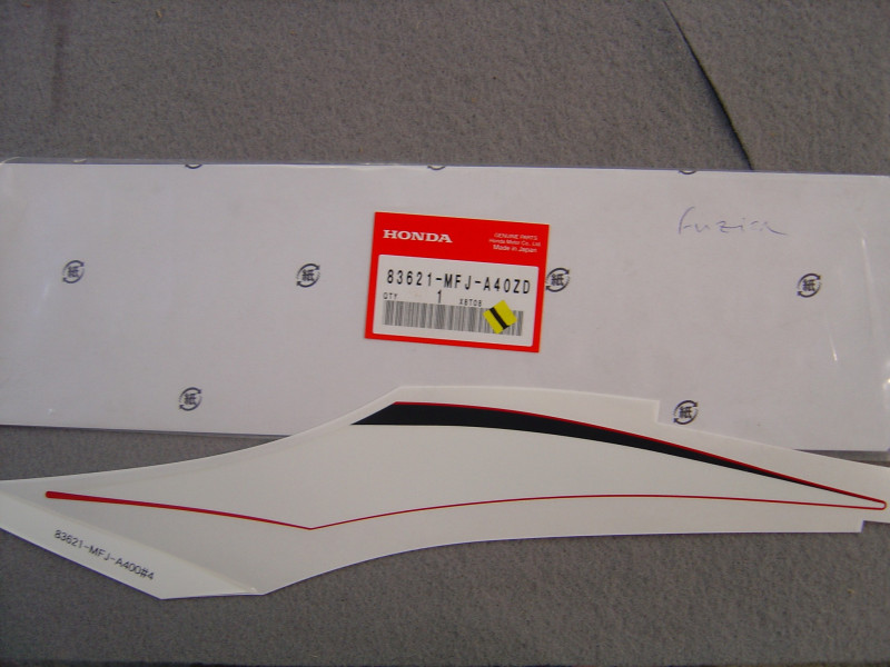 Autocollant carénage arrière gauche Honda CBR600R 2009 | 83621MFJA40ZD