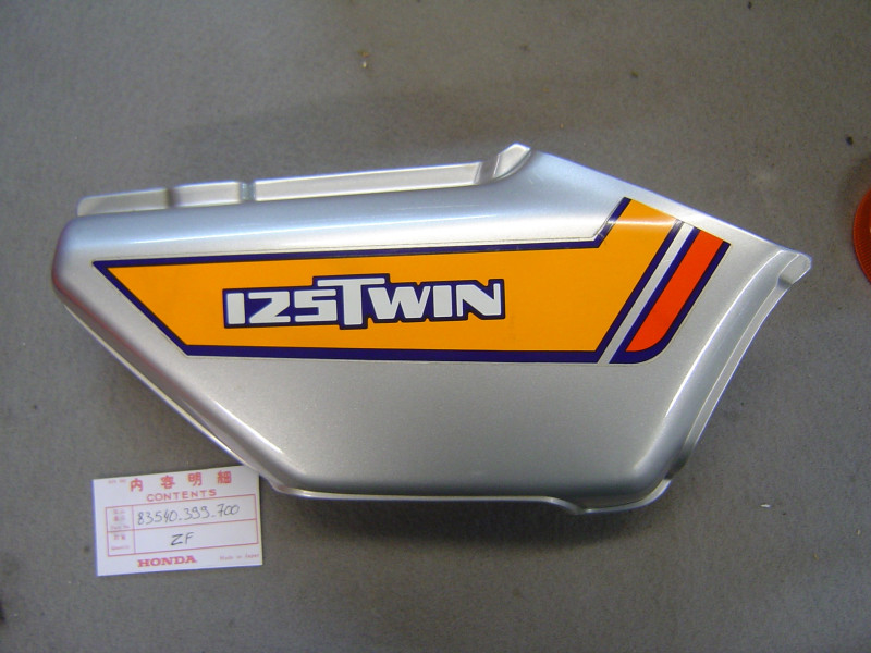 Cache latéral droit Honda CB125T2 NH-42M-C | Réf. 83540399700ZF
