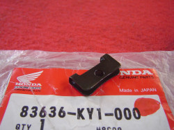 Clips Cache Latéral Honda CBR900 92-99 | Réf. 83636KY1000
