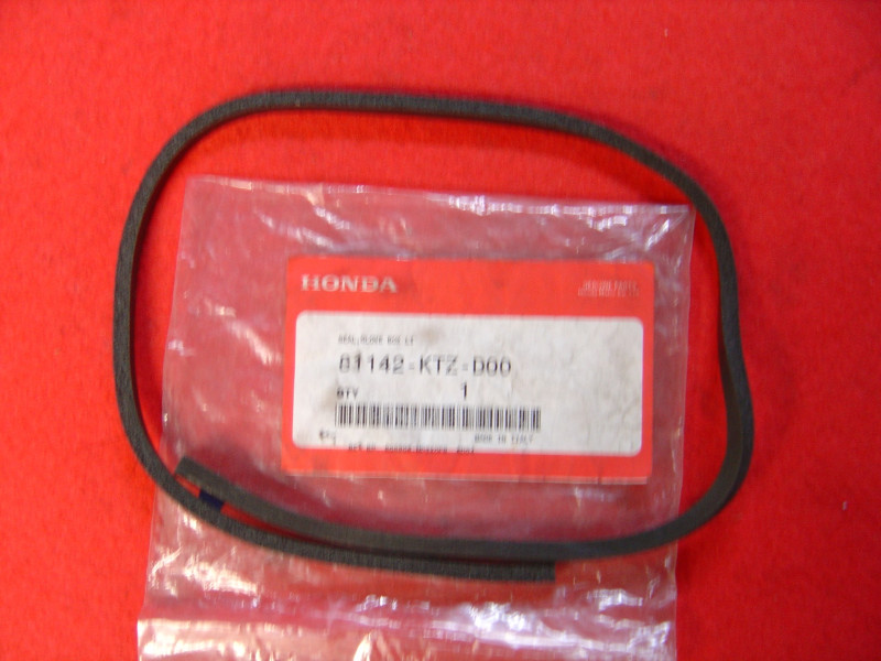 Joint Boîte à Gants Honda PES125 - Réf. 81142KTZD00