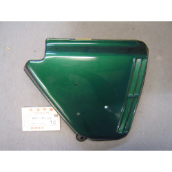 Cache latéral droit de CB250G code couleur  plus livrable réseau Honda