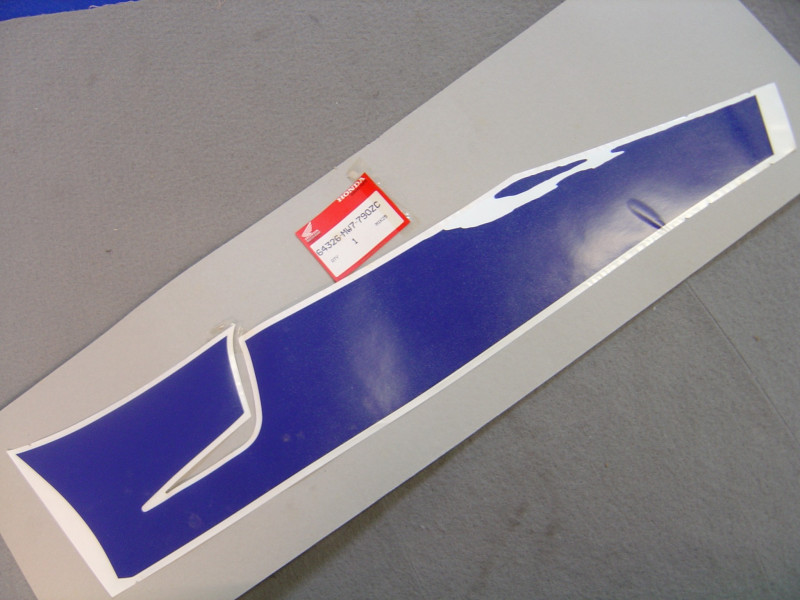 Décor autocollant A coté droit code couleur type9 de CBR1000FN 92