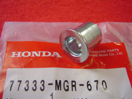Entretoise Garde-Boue AR Honda VT750 2010/2011 - Réf 77333MGR670