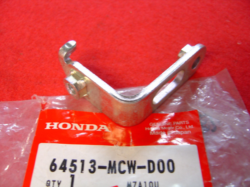 Support carénage gauche Honda VFR800 02/09 réf. 64513-MCW-D00