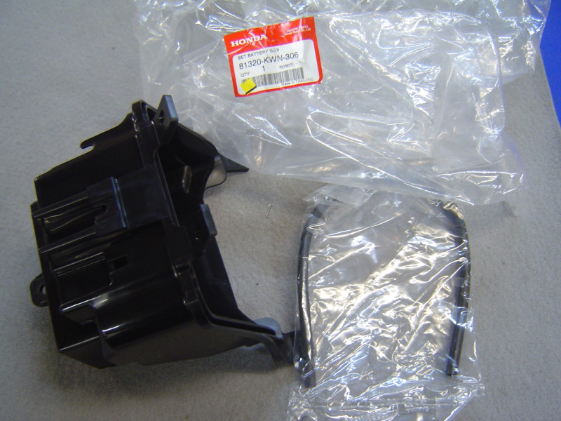 Bac à batterie pour PCX125 HONDA 81320-KWN-306