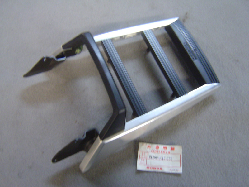 Porte-bagages arrière Honda CH125 Spacy 1984 – Réf. 81200KJ9000