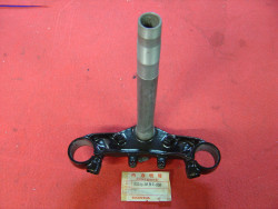 Té de fourche inférieur Tubes D 37mm de VF750SC 82