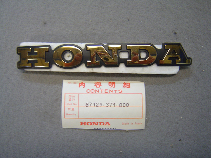 Emblème droit réservoir Honda GL1000 – Réf. 87121371000