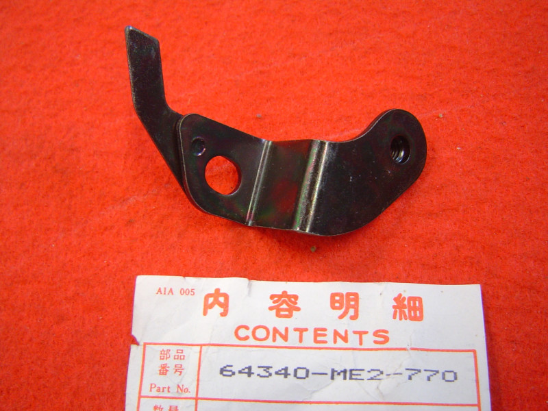Support carénage latéral gauche de GL650 83