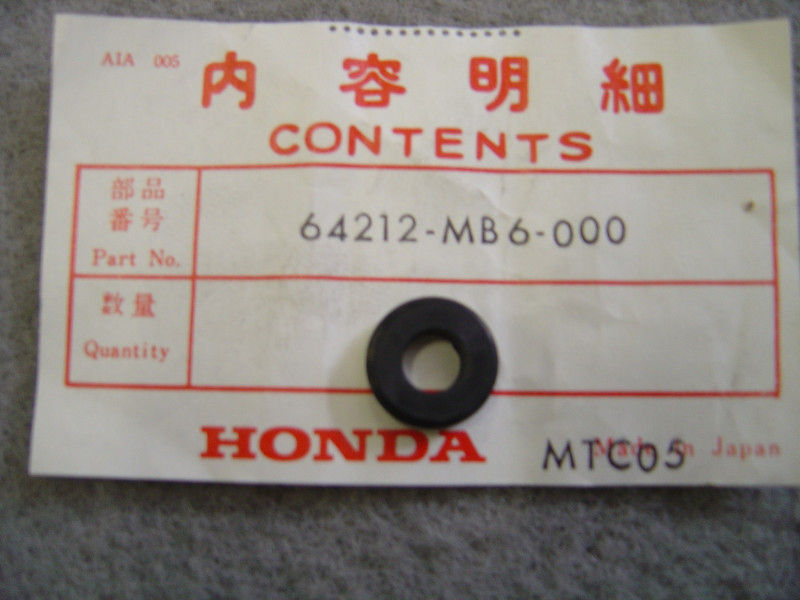 Caoutchouc montage carénage Honda - Réf. 64212MB6000