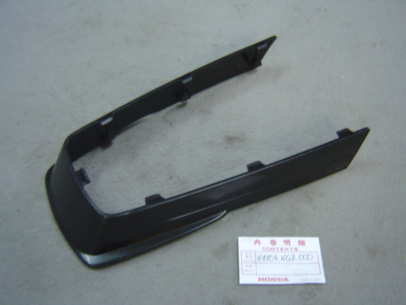 Enjoliveur garde boue avant Honda NH125 83 - Réf. 61104KG8000