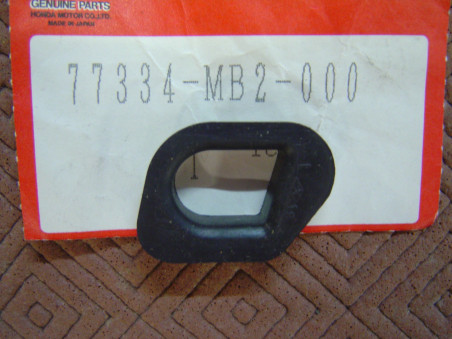 Caoutchouc poignée passager gauche Honda VF750F 77334-MB2-000