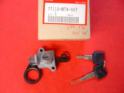Serrure de selle de VFR750 90/93