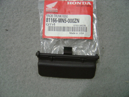 Poignée trappe vide-poche Honda GL1500 94/96 - Réf. 81166-MN5-000ZN