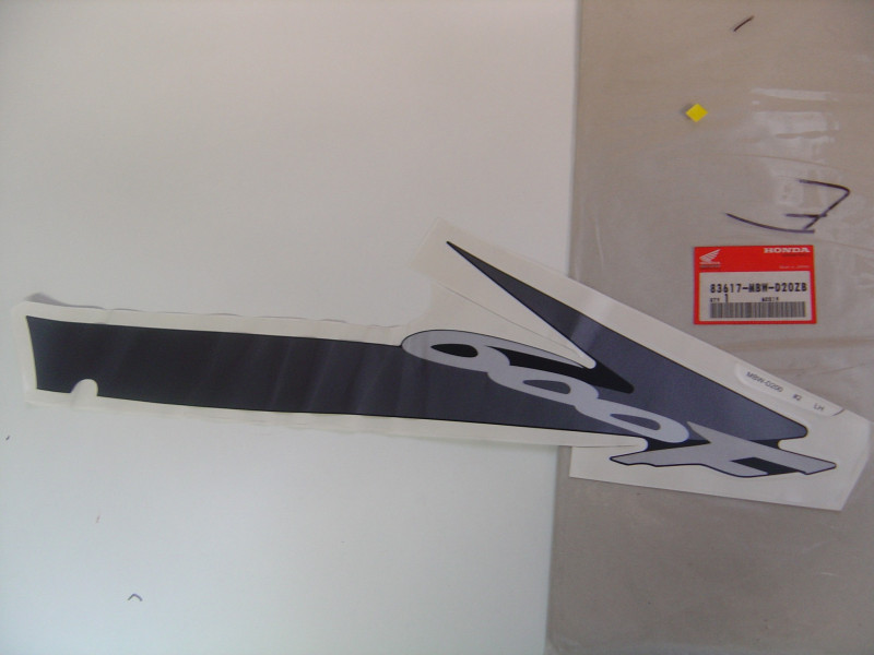 Autocollant auvent AR gauche Honda CBR600F1 2001 – Réf. 83617MBWD20ZB