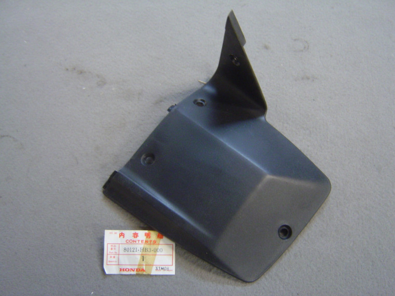 Bavette garde-boue AR droit Honda TRX200 1986 – Réf. 80121HB3000