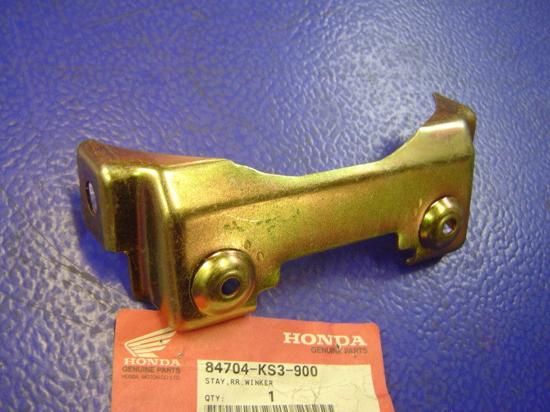 Tôle appui clignotant arrière Honda MTX125RH - 84704KS3900