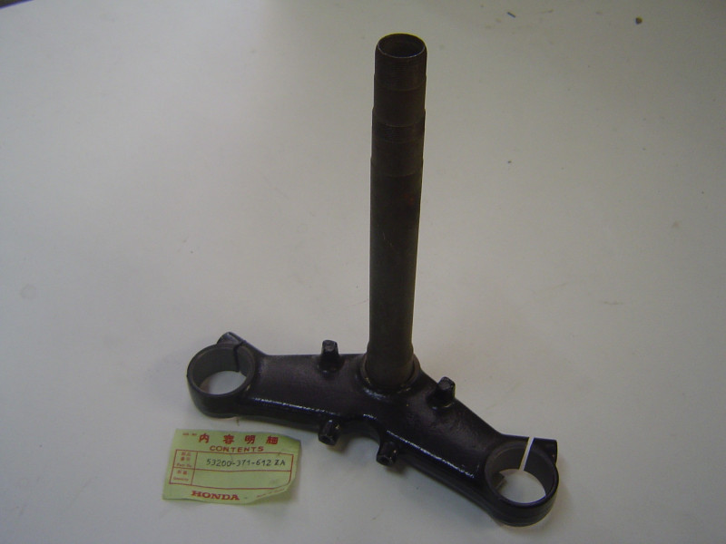 Té de fourche inférieur 37mm GL1000 Honda – Réf. 53200371612ZA