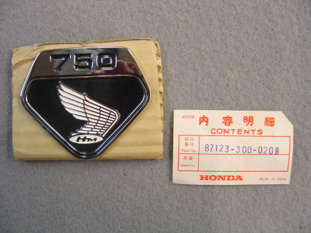 Logo droit Honda CB750K0 – Réf. 87123300020B