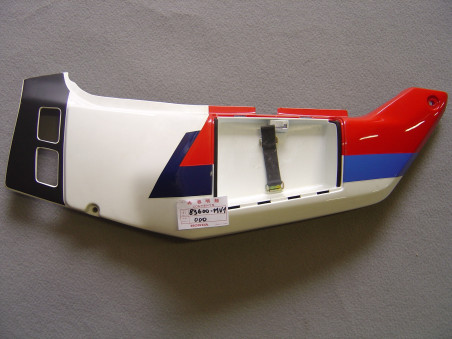 Cache latéral gauche Honda XRV750 89 – Réf. 83600MV1000