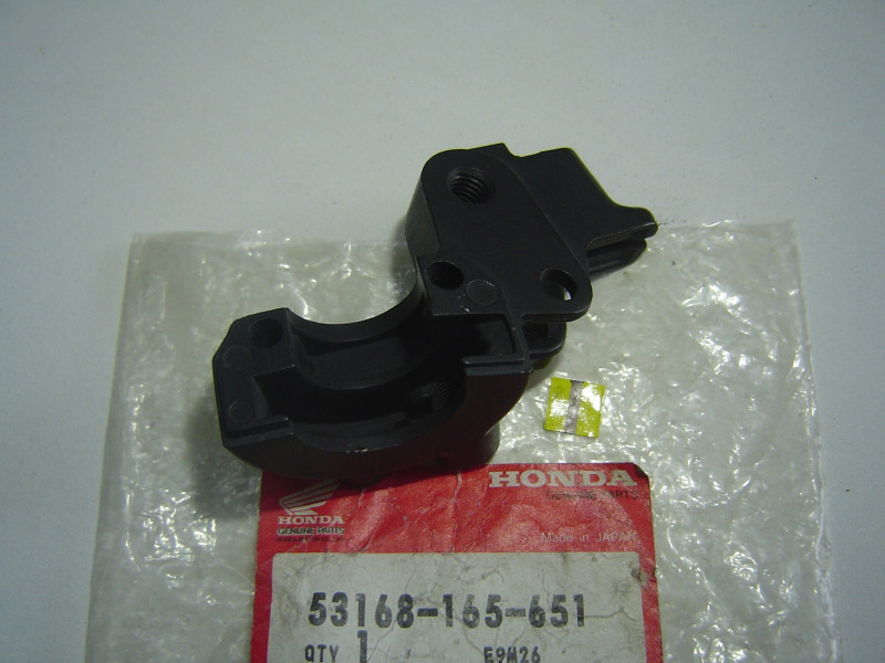 Demi-coquille inférieure poignée de gaz Honda Z50 – Réf. 53168-165-651