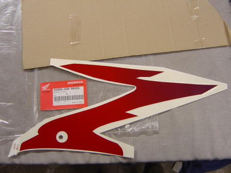 Décor autocollant avant gauche Honda SZX50S X8RW – 64304GCM900ZA