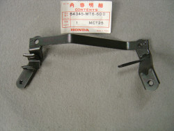Support gauche dans montage de carénage de CBR600F 89