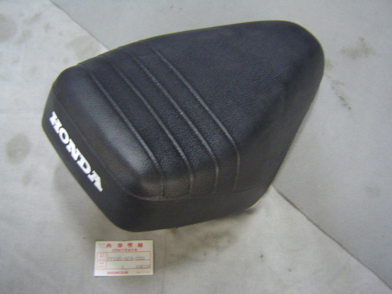 Selle monoplace Honda NB50M – Réf. 77100GE8000