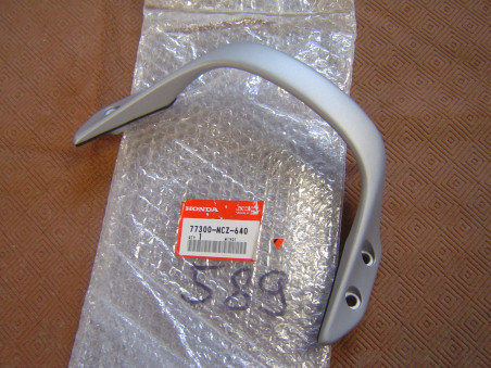 Barre maintien passager Honda CB900F - Réf. 77300MCZ640