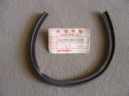 Joint caoutchouc carénage Honda VF1000F - Réf. 64301MB6830