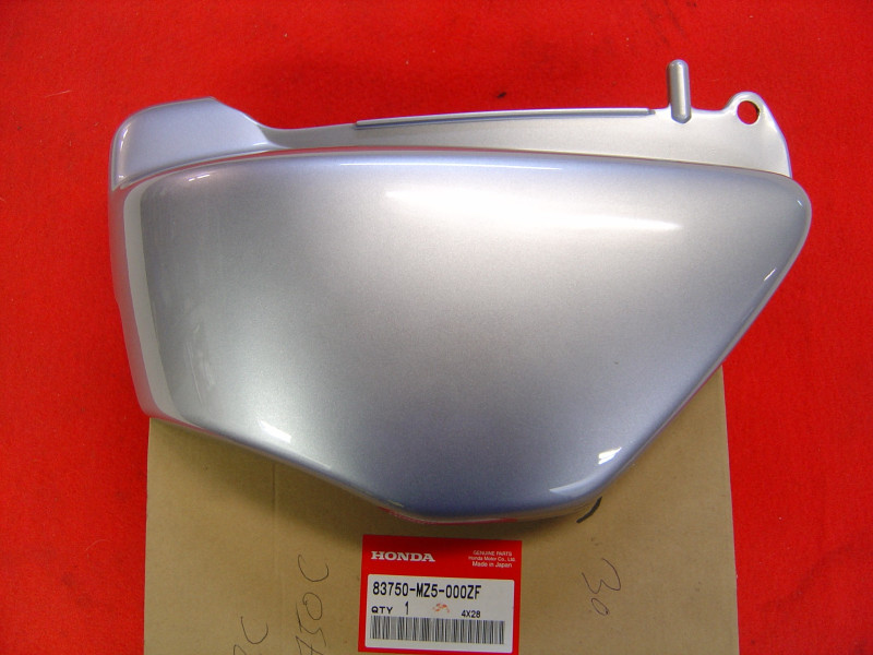 Cache gauche Honda VF750C 1994 NH146M – Réf. 83750MZ5000ZF
