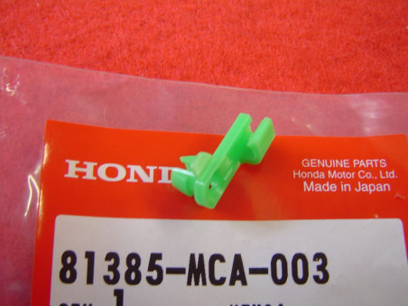 Clips dans mécanisme de top case de GL1800 2001/10 HONDA 82385-MCA-003