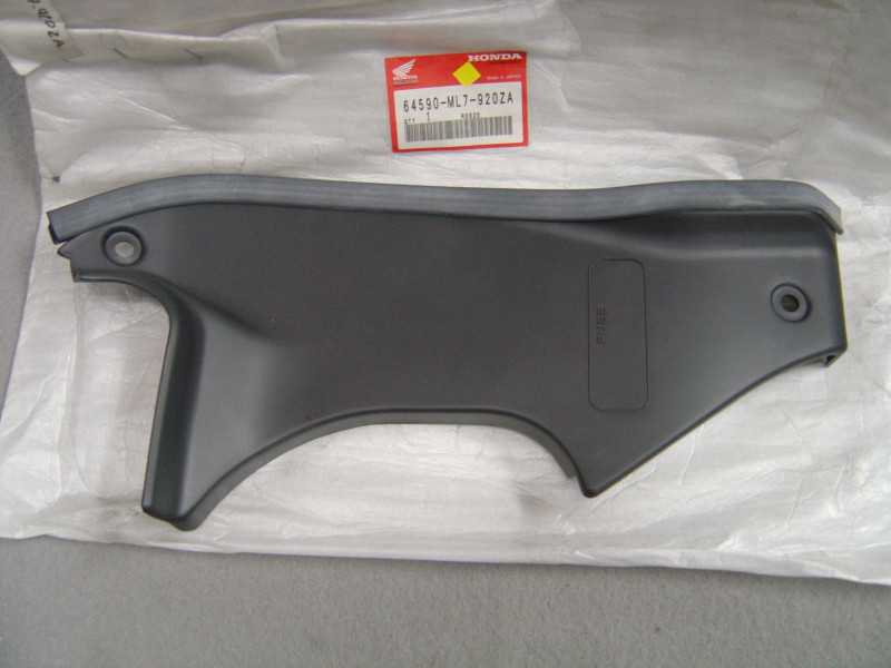 Garniture droite Honda VFR750F 88-89 NH220 – Réf. 64590ML7920ZA