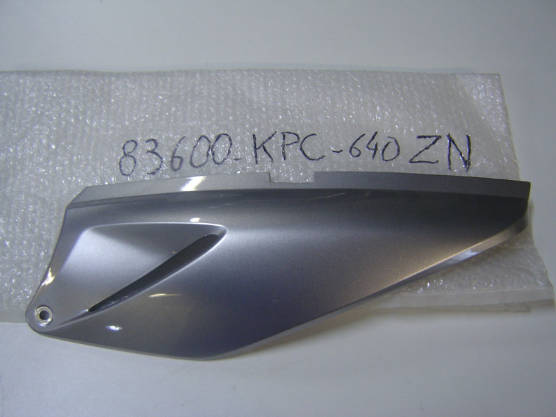 Cache latéral gauche Honda XL125V Gris NHA49M - Neuf Honda