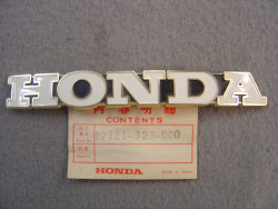 Logo réservoir droit Honda CB500F - Réf. 87121323000