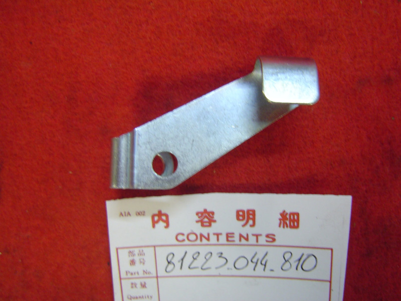 Support coté gauche sur porte paquet de P50 PC50 HONDA 81223-044-810
