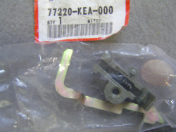 Crochet de serrure de selle pour modèles CB600F 00/02 CB900F 02/04