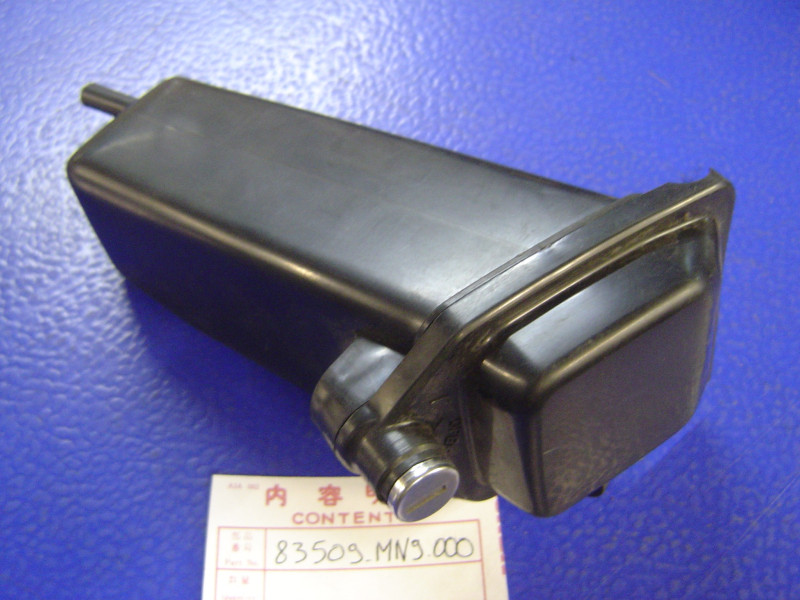 Boîte à outils Honda NX650 88-99 – Réf. 83509MN9000