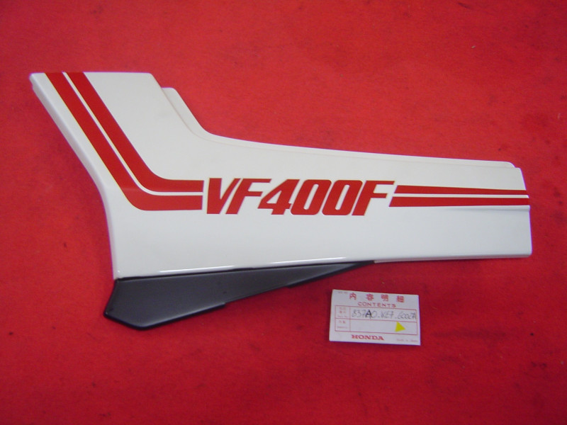 Cache latéral gauche Honda VF400FD NH-121P-A | 837A0KE7600ZA