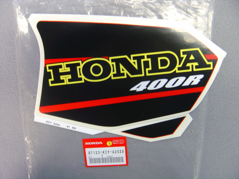 Autocollant réservoir droit Honda XR400R 2001 – Réf. 87123KCYA20ZA