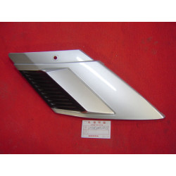 Grille latérale droite Honda CH125 Spacy NH132M | 64312KN7670ZL