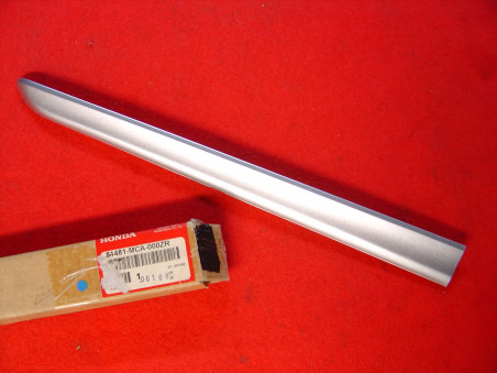 Moulure couvercle sacoche gauche Honda GL1800 05/08 – 81481MCA000ZR